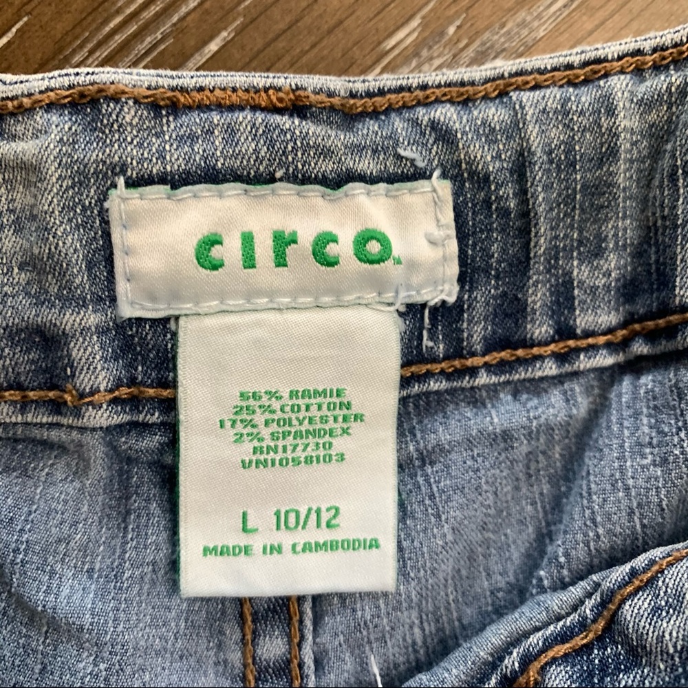 Circo light denim shorts Size 10 - Picture 9 of 9